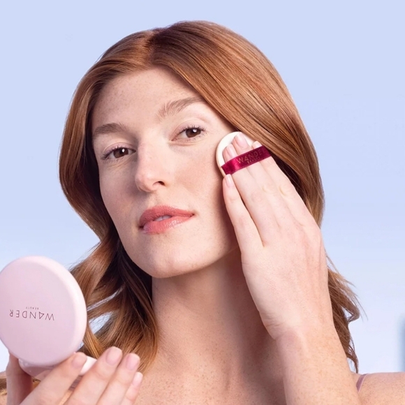 Wander Beauty Wanderlust Powder Foundation: Light (Light w/Warm Undertones), NIB - Picture 4 of 6